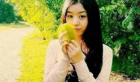 赵丽颖的旧照,和现在没什么大变化,五官精致,特