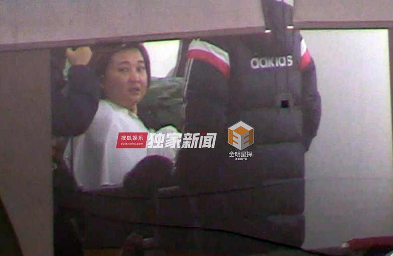 独家:台上台下皆逗趣贾玲做表情放造型-八的学家故事字数50图片