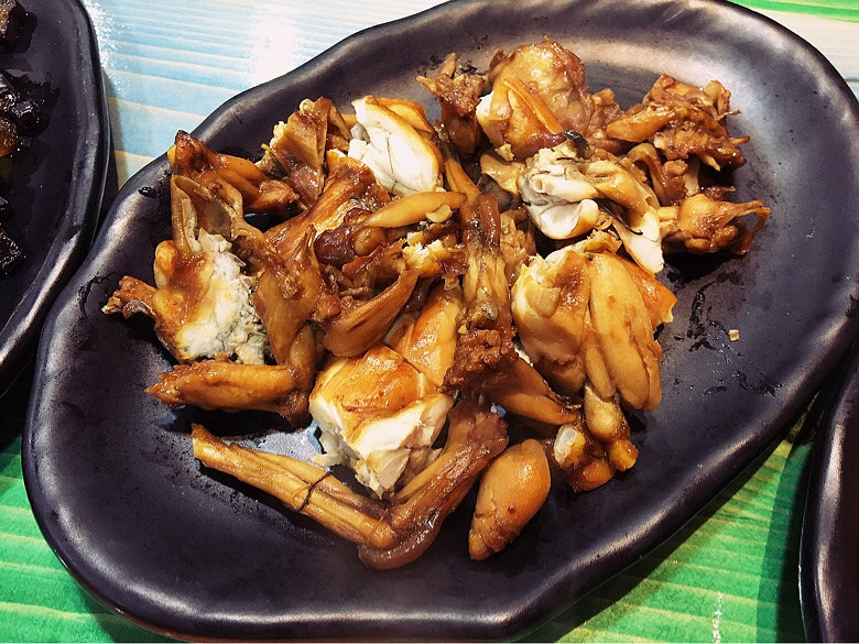 听说这家的牛蛙很好吃,我来拔拔草