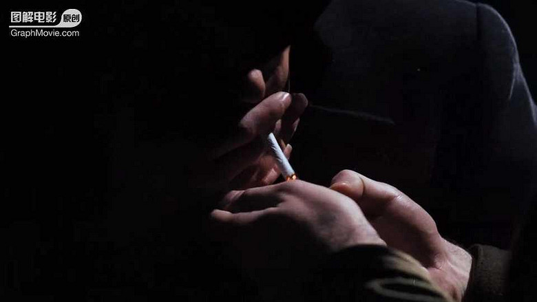 迈克接过,亲自为安索点烟,安索双手还一直在抖.不一会警笛声传来