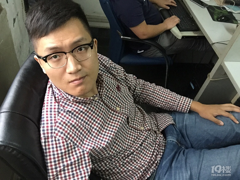 身高190,本地城西人,单亲家庭