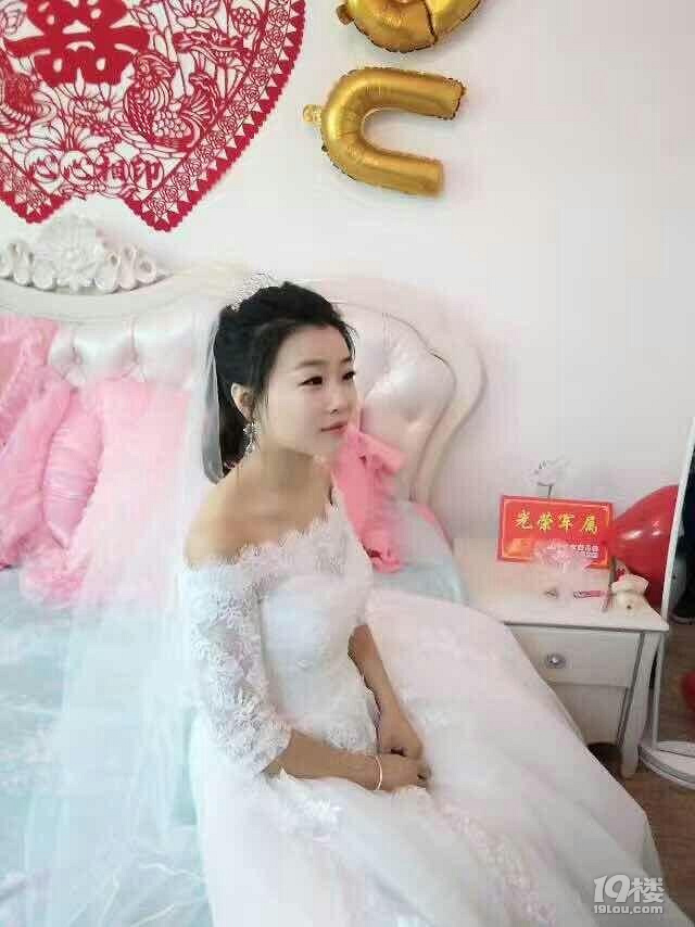 新娘辦一個(gè)人的婚禮：與軍人丈夫短暫視頻 親友淚崩