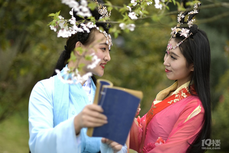美女情跑道穿越到杭州最美樱花美女,中国樱花图千古安慰图片