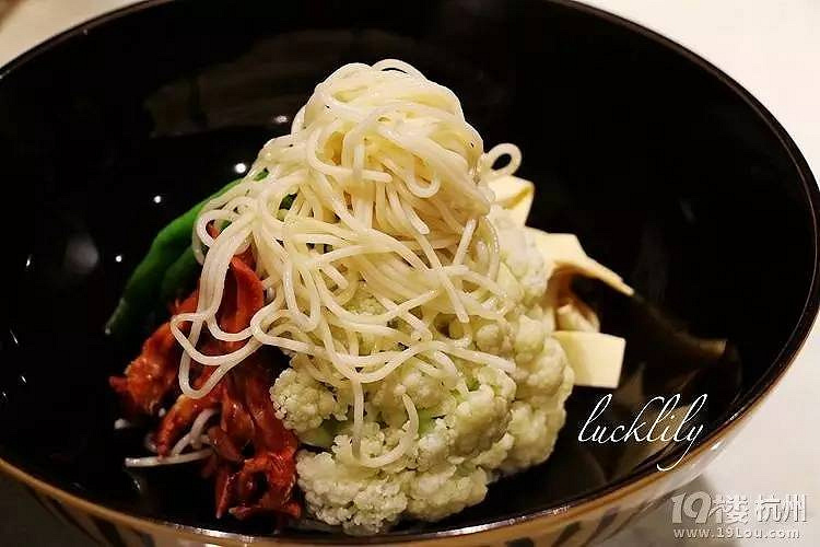 意外！杭州這三家烤鴨店，桌子擺到北京，全聚德都得高看一