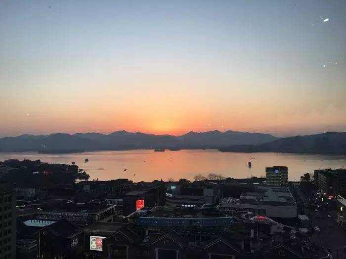 西湖邊7家不敢進(jìn)的高大上餐廳價(jià)格原來(lái)這么親民揣100塊就能