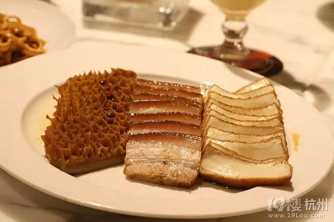 不必對著TVB劇里的美食流口水！這幾家店讓你一筷子夾到香港