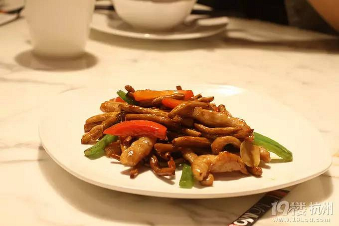 不必對著TVB劇里的美食流口水！這幾家店讓你一筷子夾到香港