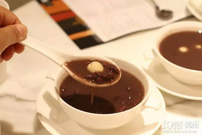 不必對著TVB劇里的美食流口水！這幾家店讓你一筷子夾到香港