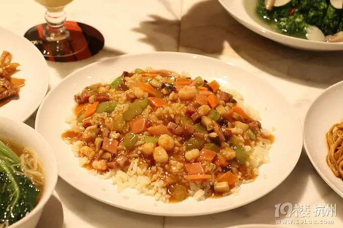 不必對著TVB劇里的美食流口水！這幾家店讓你一筷子夾到香港