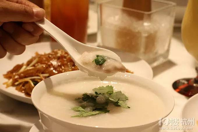 不必對著TVB劇里的美食流口水！這幾家店讓你一筷子夾到香港