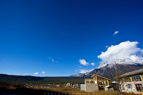 小青年瘋狂瀘沽湖之旅，遇見愛情山——玉龍雪山