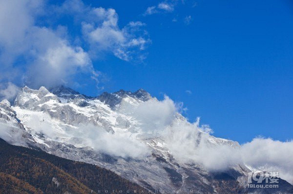 小青年瘋狂瀘沽湖之旅，遇見愛情山——玉龍雪山