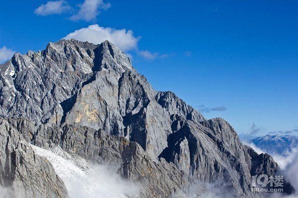 小青年瘋狂瀘沽湖之旅，遇見愛情山——玉龍雪山