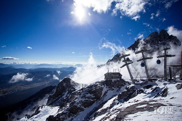 小青年瘋狂瀘沽湖之旅，遇見愛情山——玉龍雪山