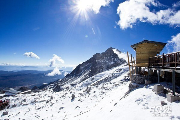 小青年瘋狂瀘沽湖之旅，遇見愛情山——玉龍雪山