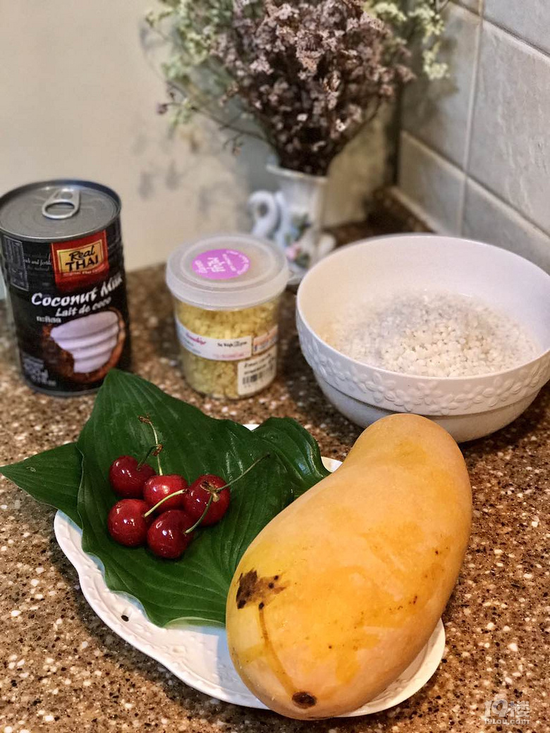 夏日給女兒做盤花一樣美麗且美味的飯飯----泰式芒果飯