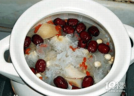 莲子百合银耳汤的功效