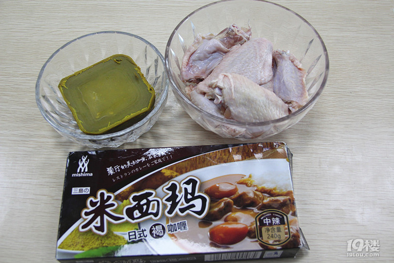 聞到香氣就流口水的咖哩雞翅，一點(diǎn)也不會(huì)輸給可樂(lè)雞翅