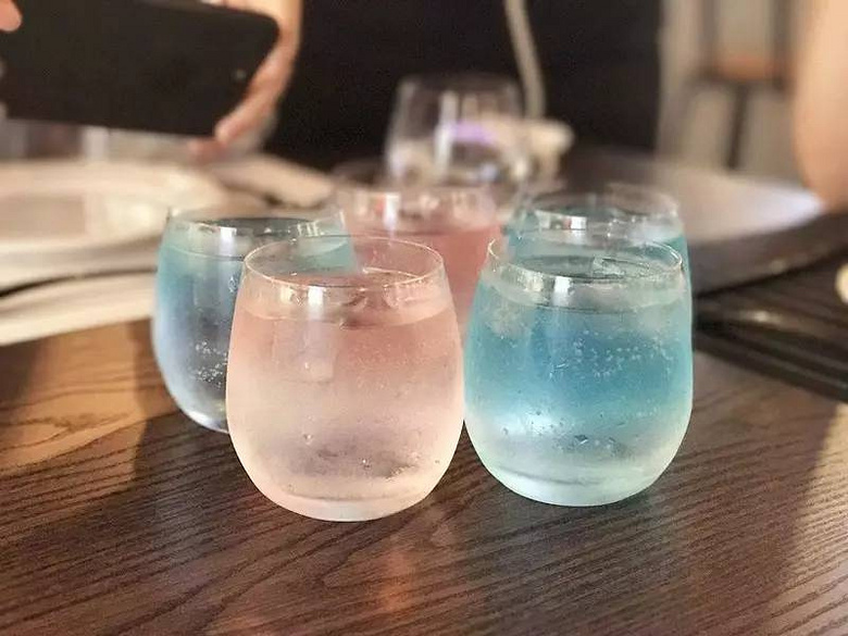 流浪歌手、皮具制作人、愛傾聽的萌妹子，三個完全不同的年輕人合