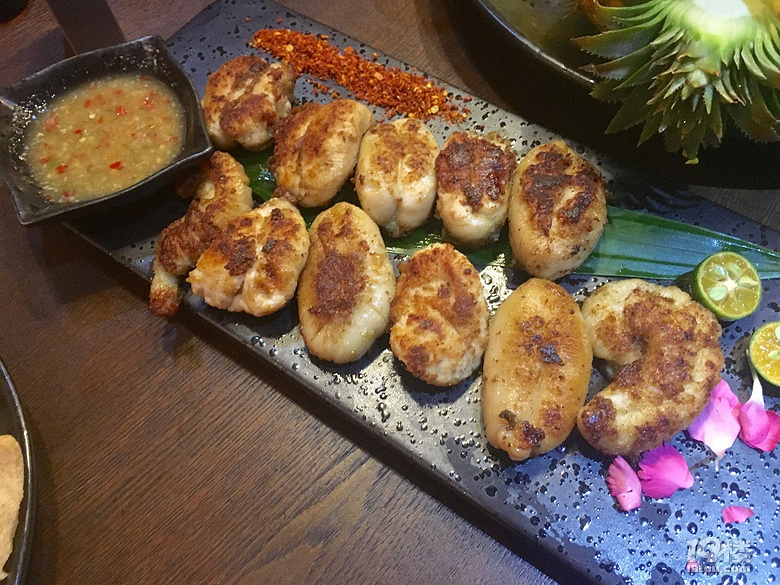 網(wǎng)絡(luò)游戲元素和泰國餐廳的奇怪混搭  開在鳳凰山腳下的這家隱秘