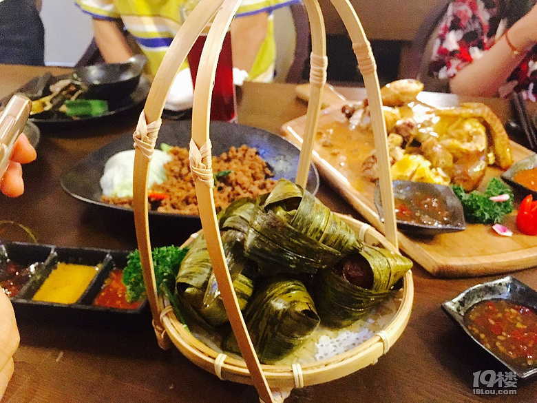網(wǎng)絡(luò)游戲元素和泰國餐廳的奇怪混搭  開在鳳凰山腳下的這家隱秘