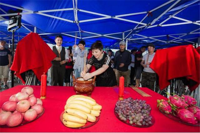 现代都市家庭电视剧《家有老大》正式开机