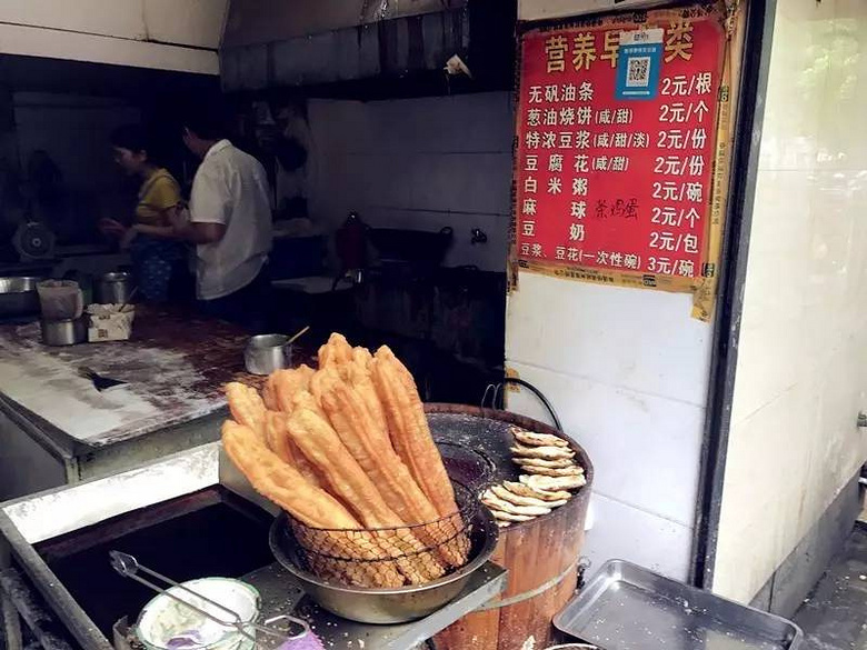 和我在惠民路的街頭走一走  和那些開了七八年的老店說聲再見