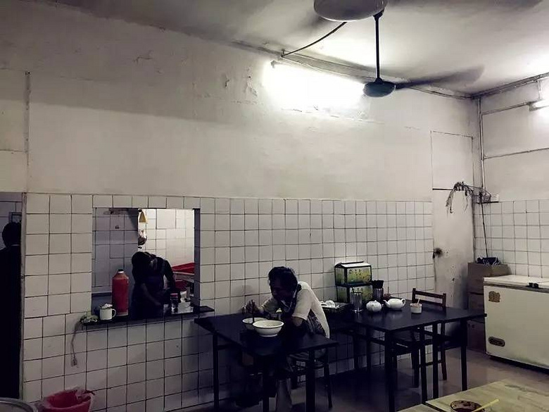 和我在惠民路的街頭走一走  和那些開了七八年的老店說聲再見