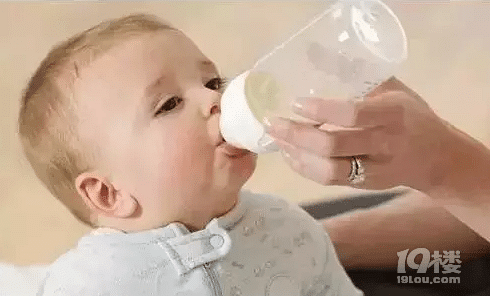 寶寶吃母乳有什么好處 營養(yǎng)健康在母乳