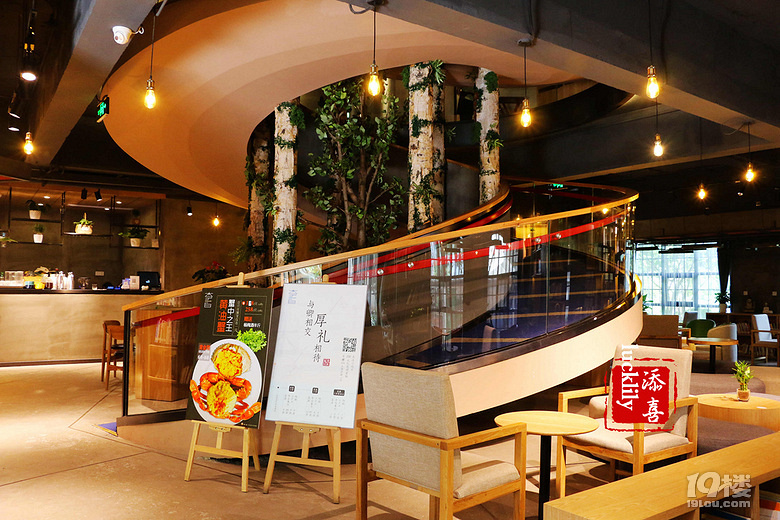 唏噓！老居民區(qū)里竟然有這樣一處世外桃源，餐廳名為“李白”，確