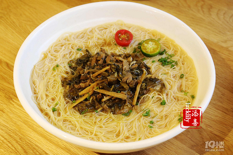 唏噓！老居民區(qū)里竟然有這樣一處世外桃源，餐廳名為“李白”，確