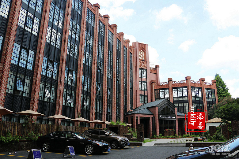 唏噓！老居民區(qū)里竟然有這樣一處世外桃源，餐廳名為“李白”，確
