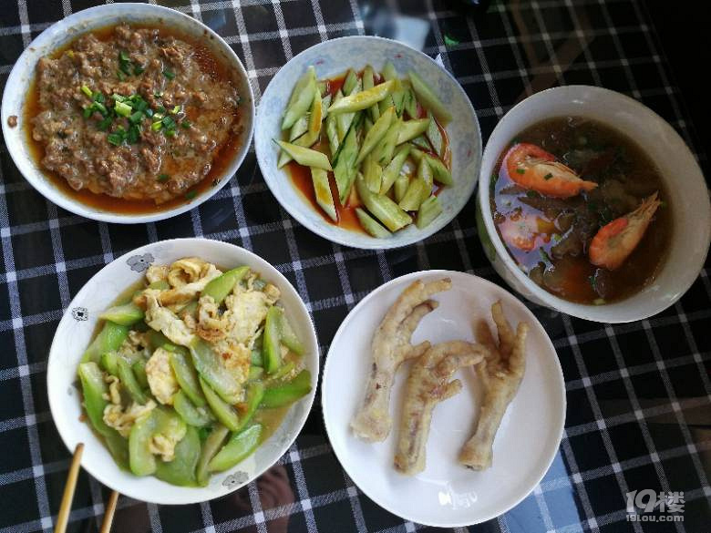 曬夜飯啦?2個(gè)人吃吃又多了