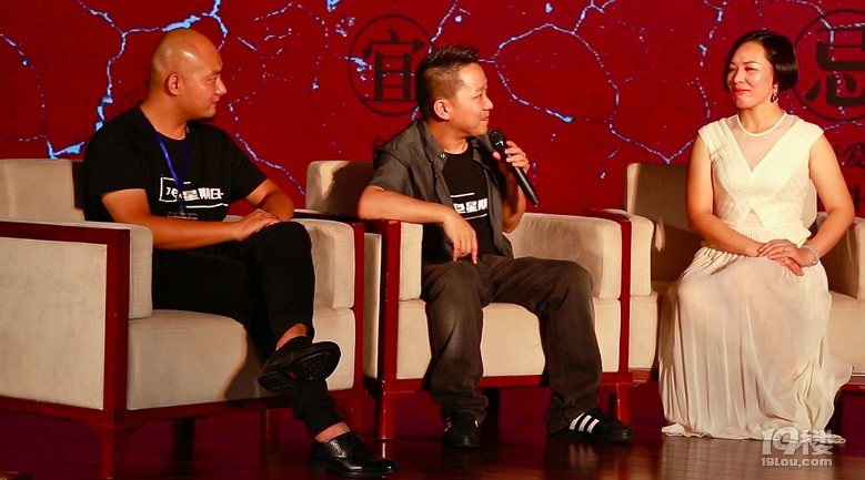 首部轻魔幻荒诞黑色幽默大电影《黑色星期日》