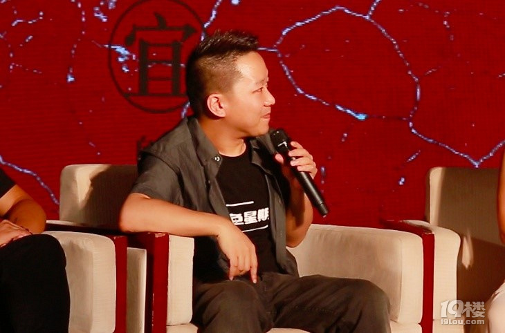 首部轻魔幻荒诞黑色幽默大电影《黑色星期日》