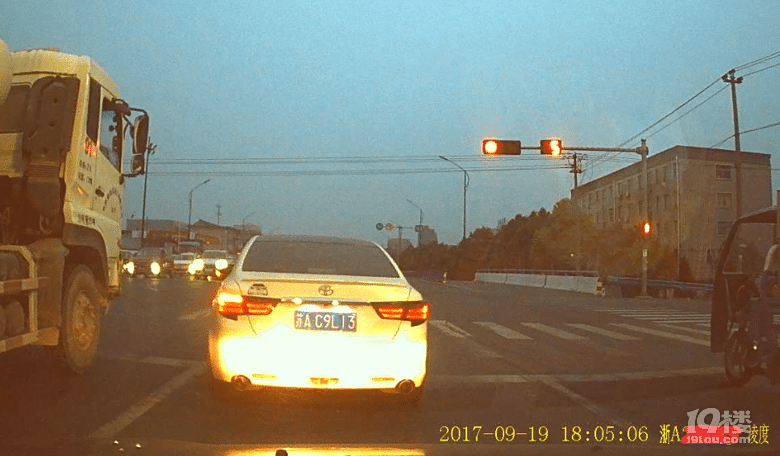 此車經(jīng)常違章及危險(xiǎn)駕駛，交警叔叔能教育教育么