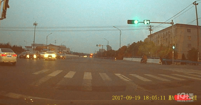 此車經(jīng)常違章及危險(xiǎn)駕駛，交警叔叔能教育教育么