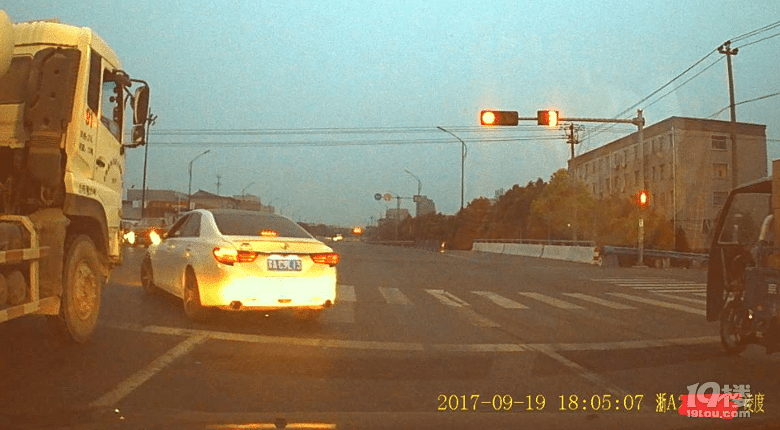 此車經(jīng)常違章及危險(xiǎn)駕駛，交警叔叔能教育教育么