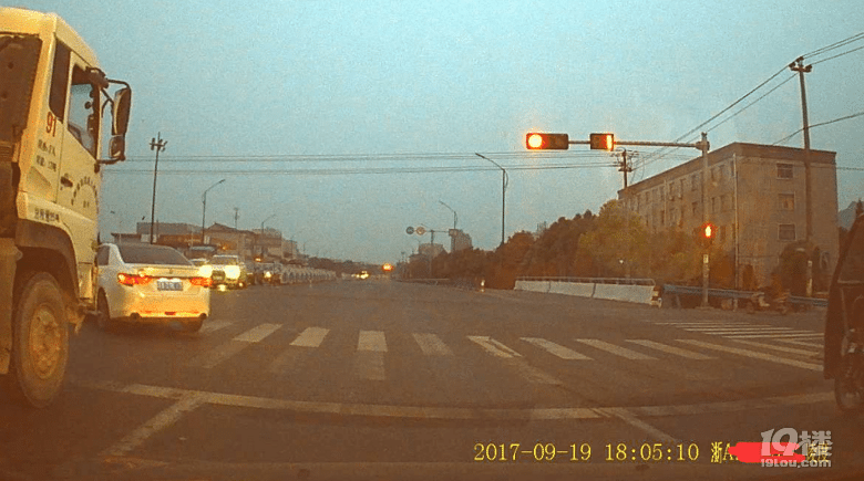 此車經(jīng)常違章及危險(xiǎn)駕駛，交警叔叔能教育教育么