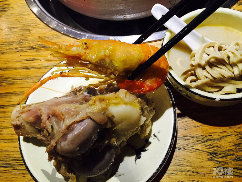 師傅！“砂師弟與二師兄”喊你吃飯啦！這個(gè)季節(jié)吃個(gè)筒骨煲補(bǔ)補(bǔ)鈣