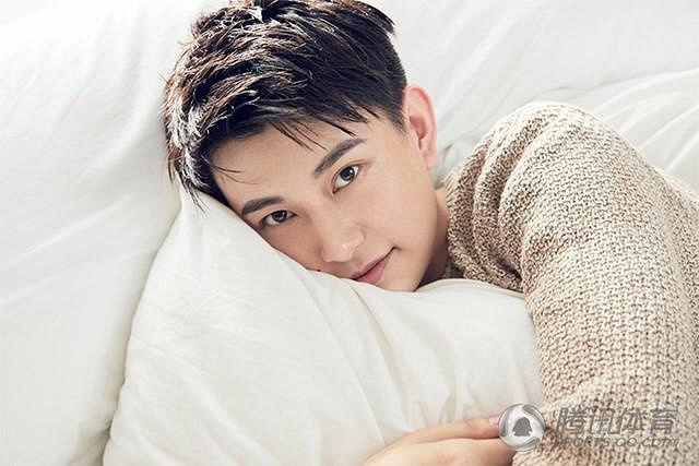 组图:颜值爆炸!KPL赛场帅哥 猫神辰鬼领衔