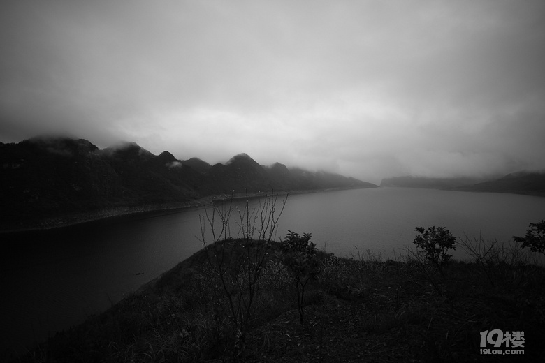 雄關(guān)漫道國慶游