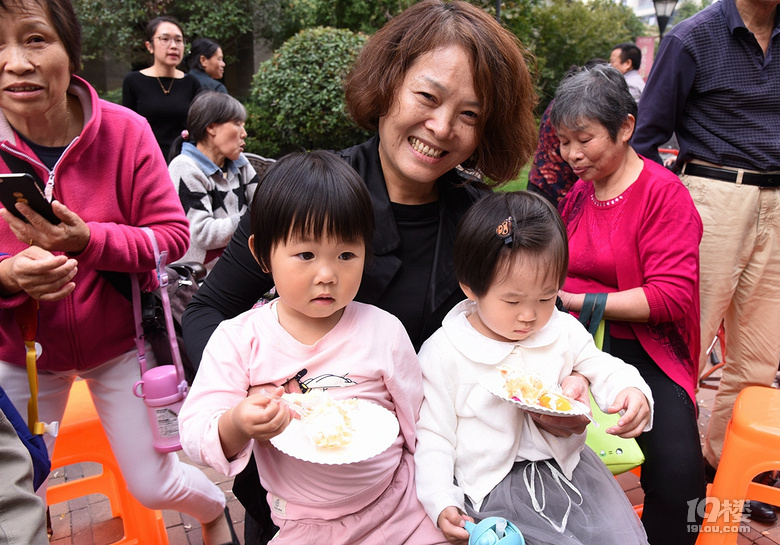 尊老敬老孝当先,情浓情重爱传递-我要爆料-我要