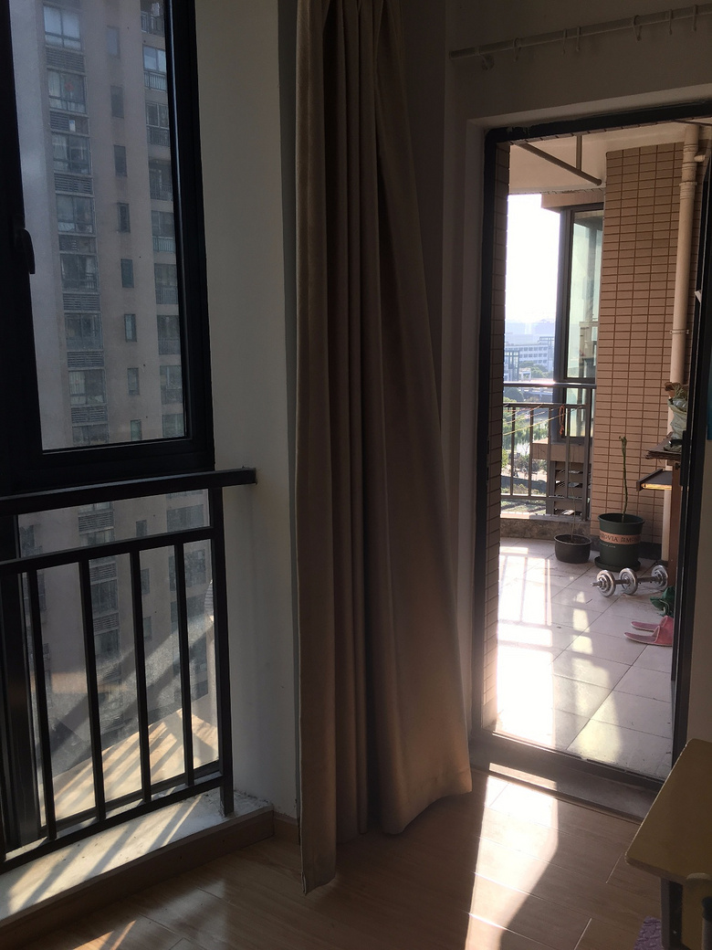 城西银泰附近圣苑小区45平大主卧带衣帽间_杭