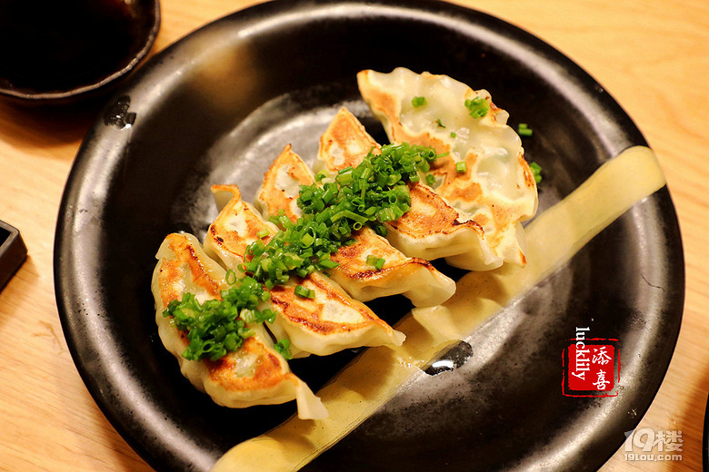 這家自成一派的日式拉面店，竟然可以“免費(fèi)續(xù)面”！再也不怕一碗