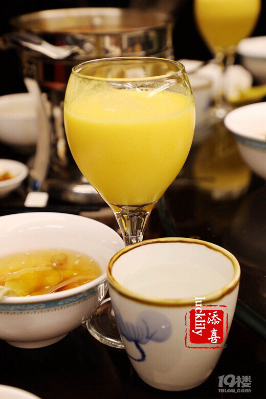 #添喜美食分享# 世貿(mào)君瀾大飯店四樓桃源川味的養(yǎng)生小火鍋