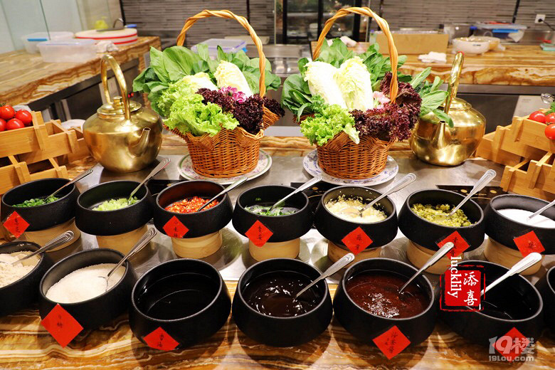 #添喜美食分享# 世貿(mào)君瀾大飯店四樓桃源川味的養(yǎng)生小火鍋
