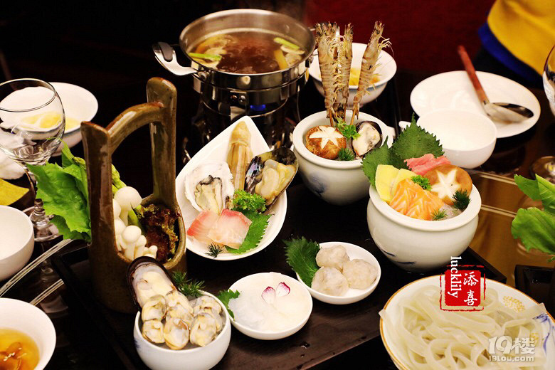 #添喜美食分享# 世貿(mào)君瀾大飯店四樓桃源川味的養(yǎng)生小火鍋