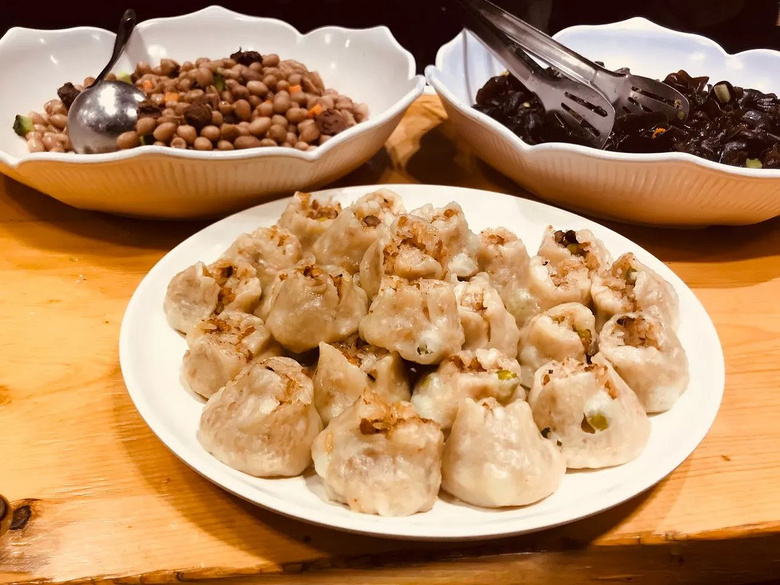19元一頓，老板你真的賺錢嗎？隱藏在解放路上寫字樓里的素食館