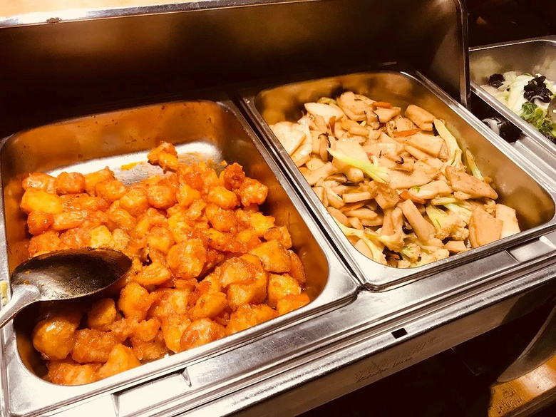 19元一頓，老板你真的賺錢嗎？隱藏在解放路上寫字樓里的素食館